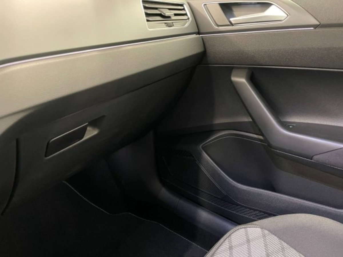 Volkswagen Taigo 1.0 tsi R-Line 115cv (11)
