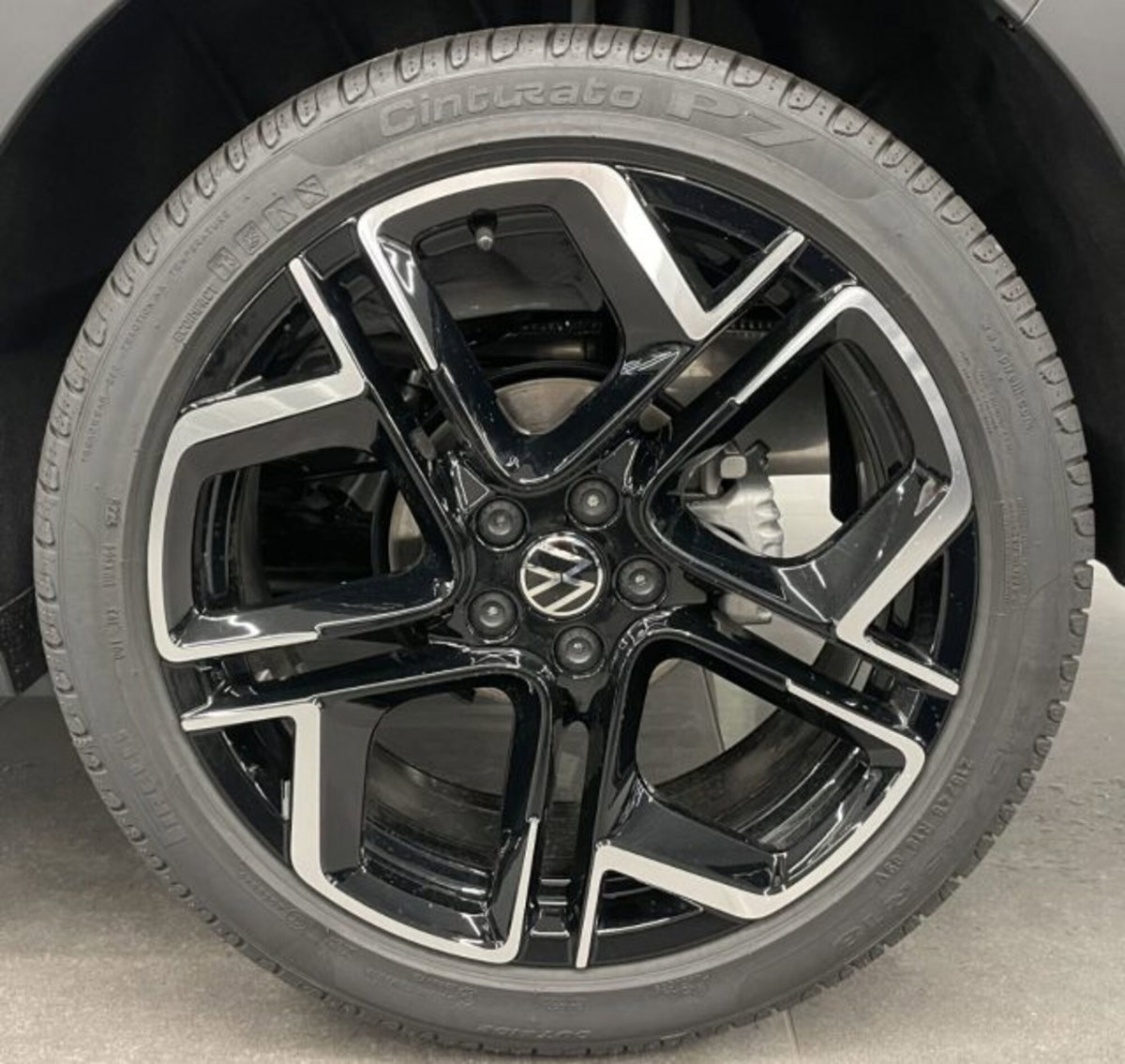 Volkswagen Taigo 1.0 tsi R-Line 115cv (17)