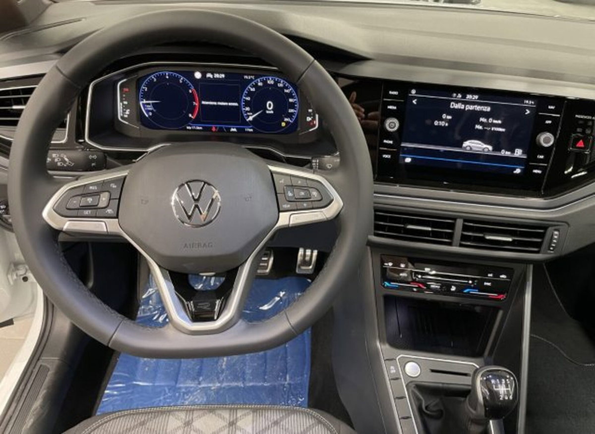 Volkswagen Taigo 1.0 tsi R-Line 115cv (18)