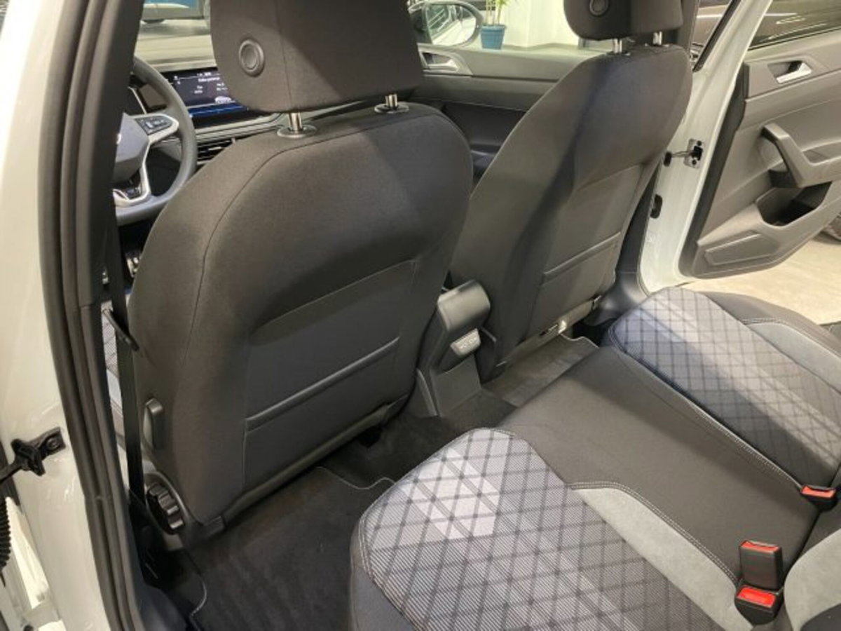 Volkswagen Taigo 1.0 tsi R-Line 115cv (3)