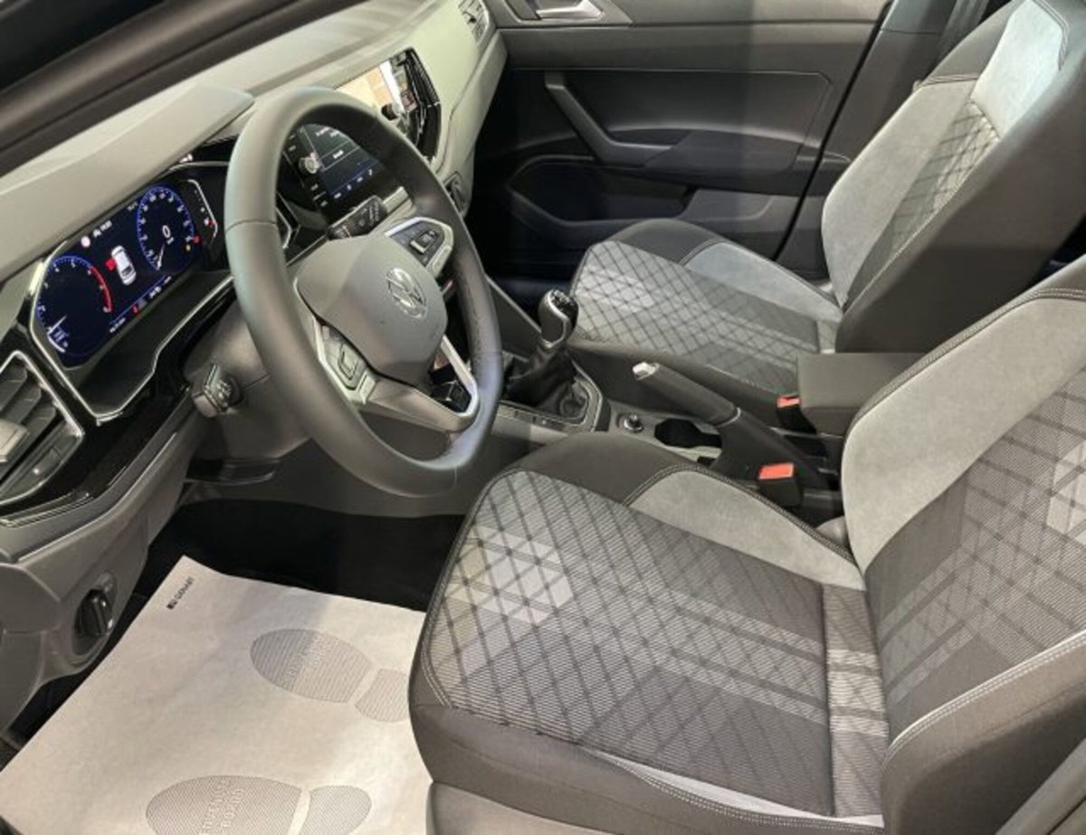 Volkswagen Taigo 1.0 tsi R-Line 115cv (4)