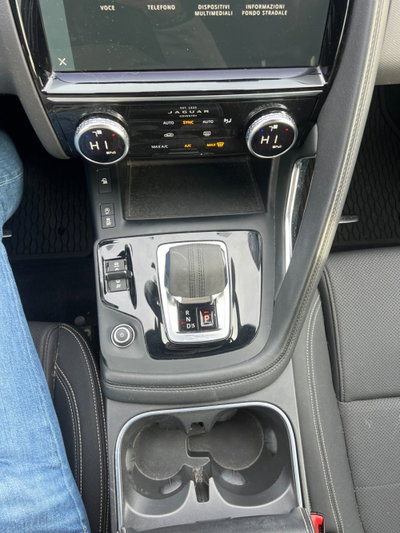 Jaguar E-Pace 2.0d i4 mhev R-Dynamic SE awd 163cv auto (18)