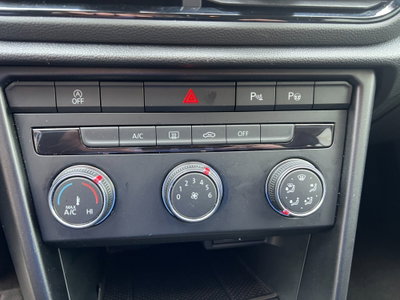Volkswagen T-Roc 1.0 TSI Life (17)