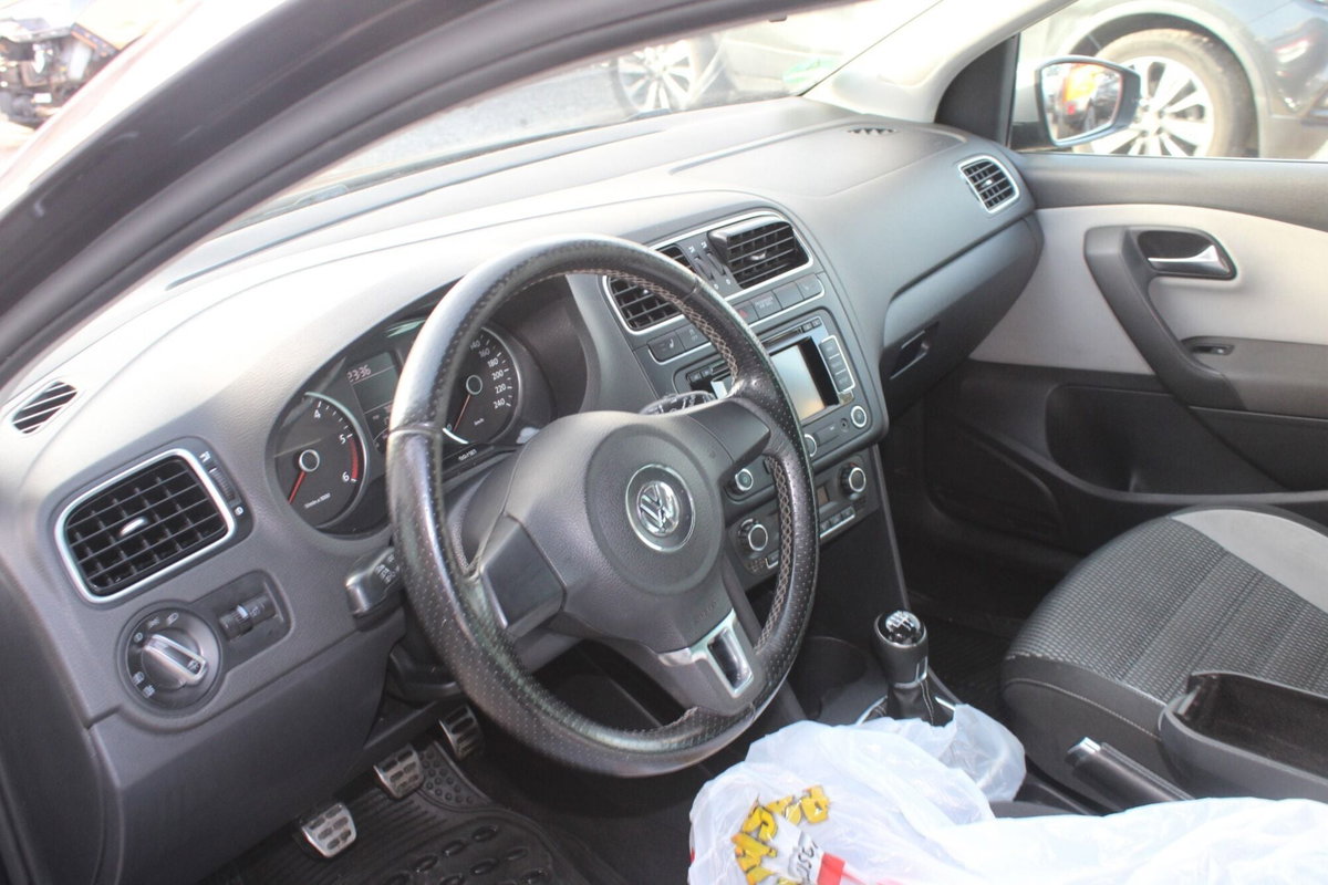 Volkswagen Polo 1.6 TDI 90CV DPF 5 porte Highline (11)