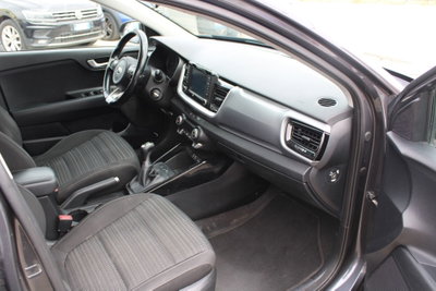 Kia Stonic 1.6 CRDi 110 CV Energy (9)