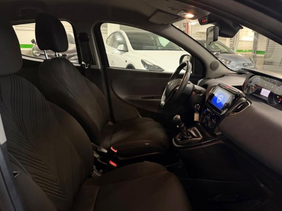Lancia Ypsilon 1.0 FireFly 5 porte S&S Hybrid Gold Plus (11)