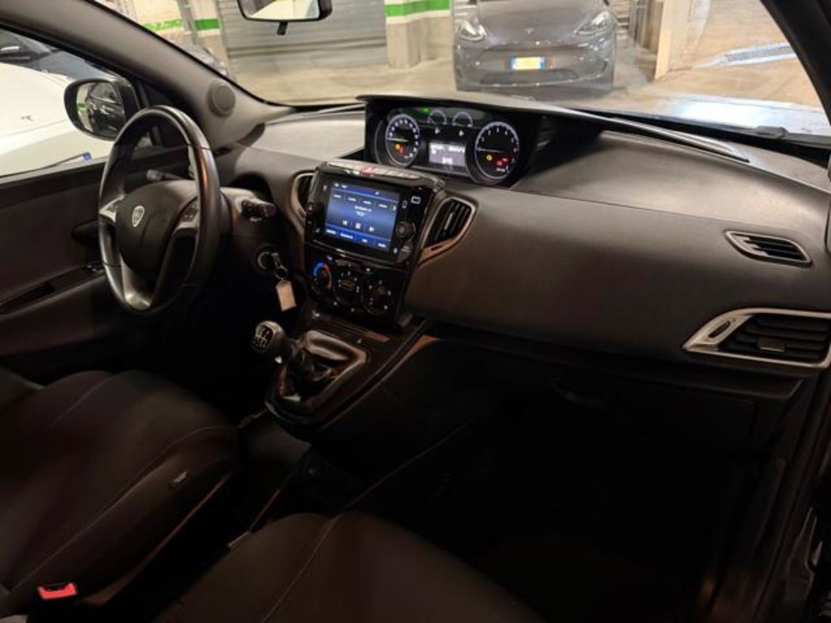 Lancia Ypsilon 1.0 FireFly 5 porte S&S Hybrid Gold Plus (12)