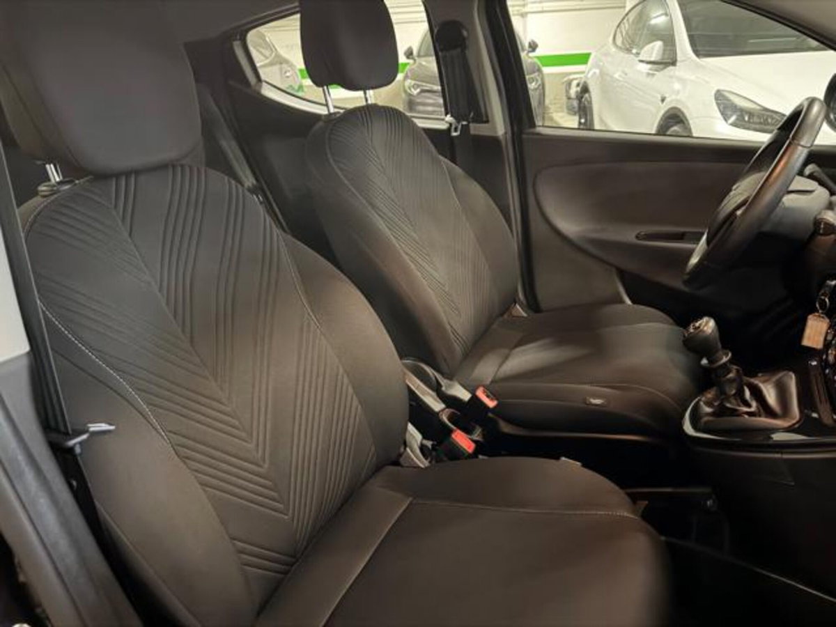 Lancia Ypsilon 1.0 FireFly 5 porte S&S Hybrid Gold Plus (13)