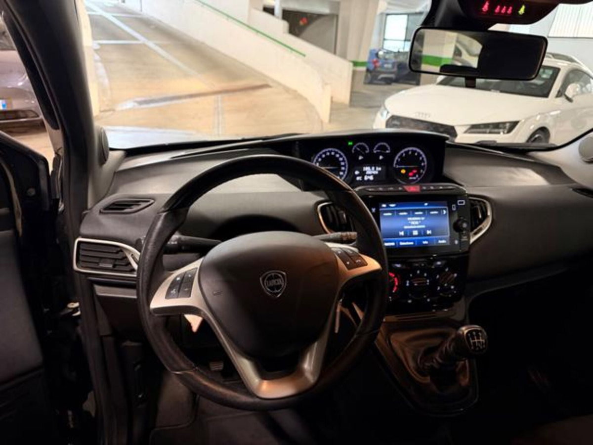 Lancia Ypsilon 1.0 FireFly 5 porte S&S Hybrid Gold Plus (14)