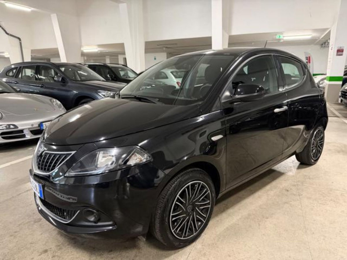Lancia Ypsilon 1.0 FireFly 5 porte S&S Hybrid Gold Plus (2)