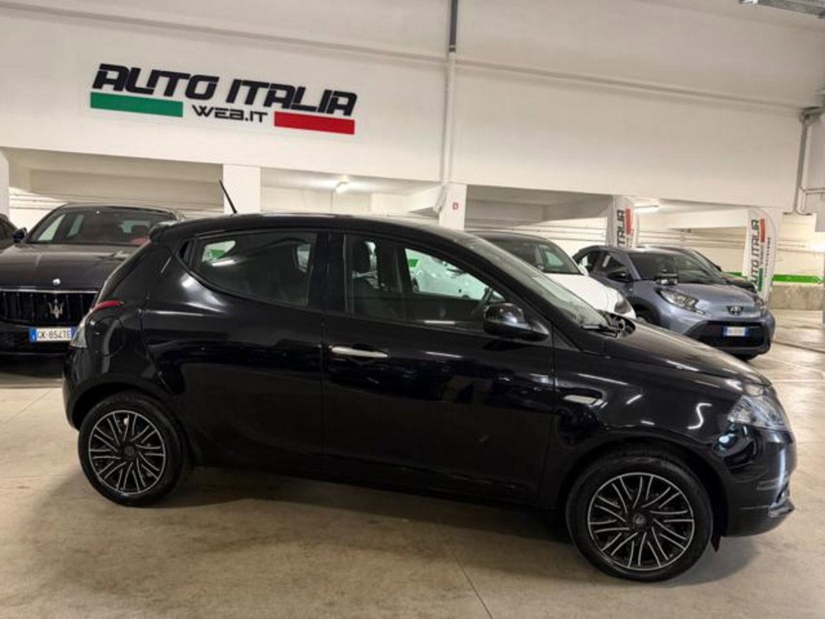 Lancia Ypsilon 1.0 FireFly 5 porte S&S Hybrid Gold Plus (6)