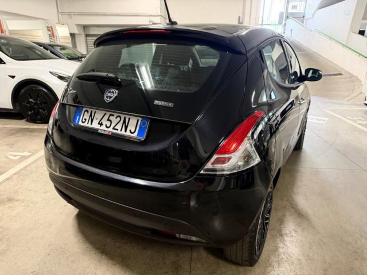 Lancia Ypsilon 1.0 FireFly 5 porte S&S Hybrid Gold Plus (8)