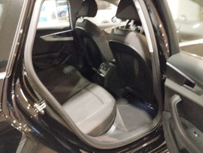 Audi A4 Avant 35 TDI/163 CV S tronic Business Advanced (9)