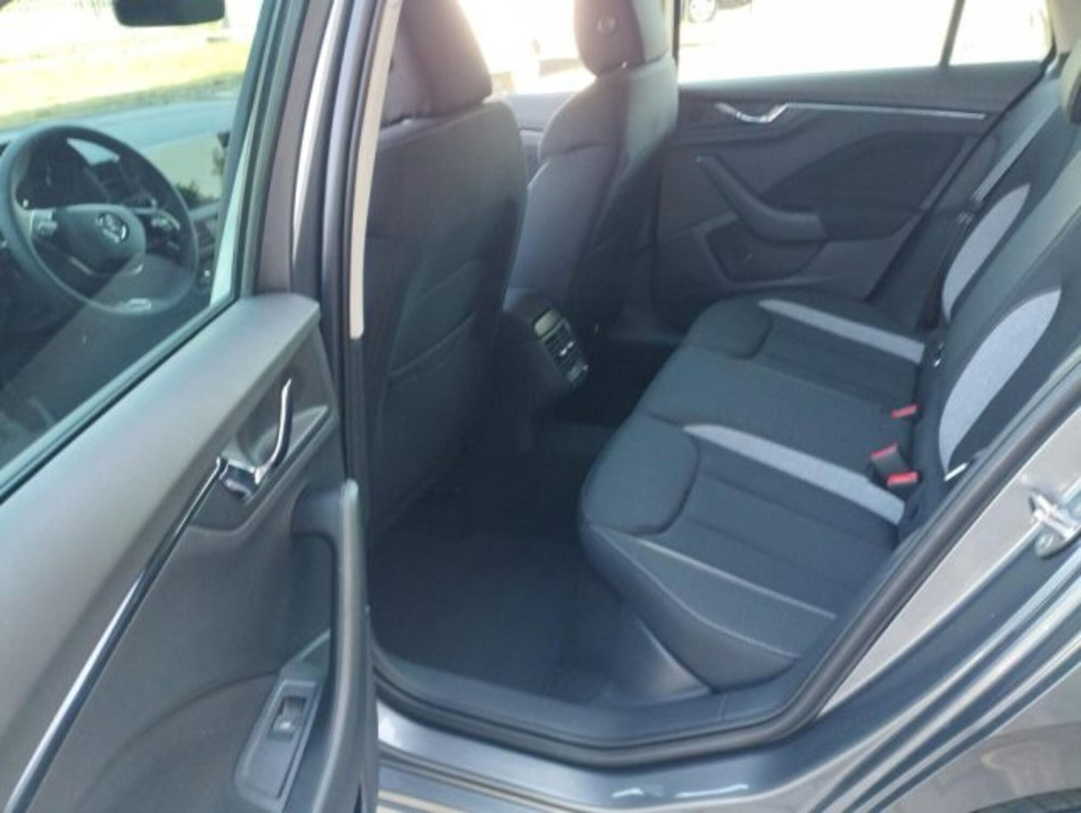Skoda Kamiq 1.0 tsi Black Dots 95cv (7)