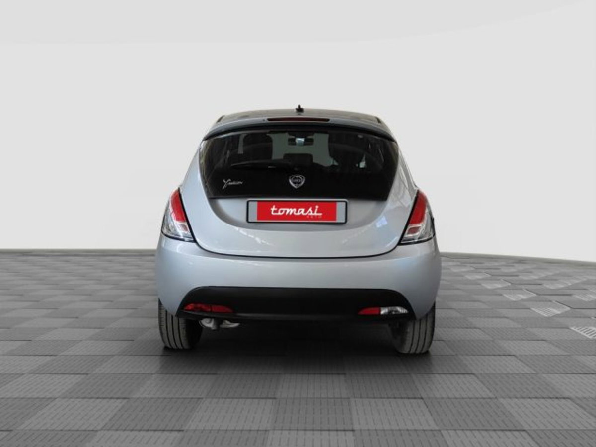 Lancia Ypsilon 1.2 69 CV 5 porte S&S Elefantino Blu (4)