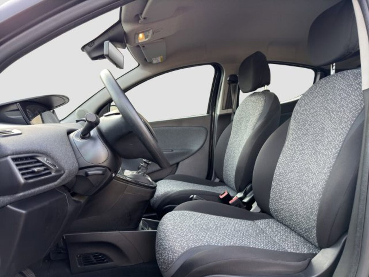 Lancia Ypsilon 1.0 FireFly 5 porte S&S Hybrid Silver Plus (10)