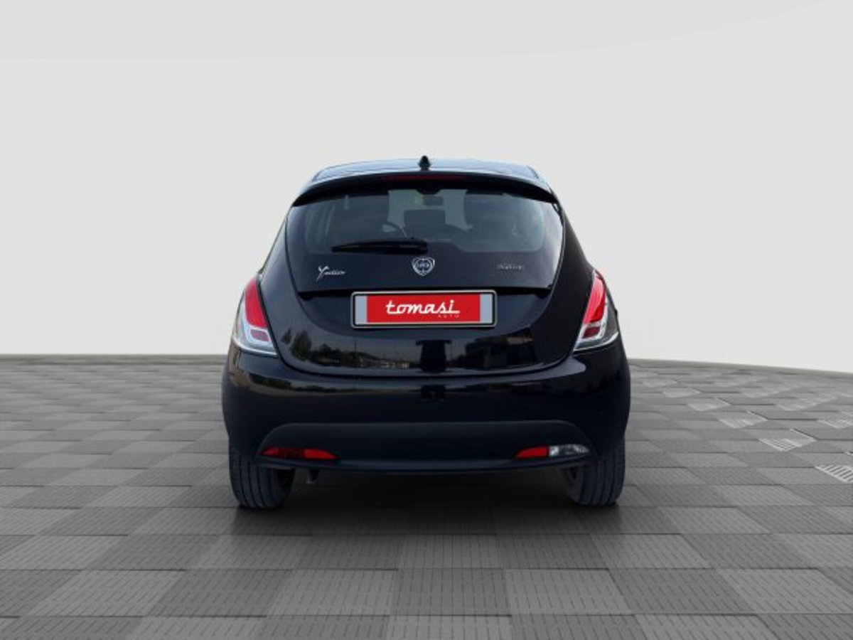 Lancia Ypsilon 1.0 FireFly 5 porte S&S Hybrid Silver Plus (4)