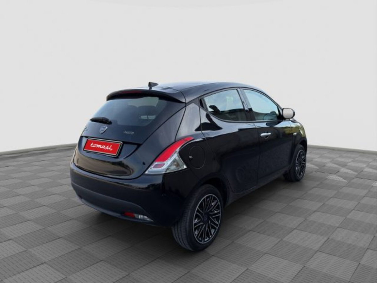 Lancia Ypsilon 1.0 FireFly 5 porte S&S Hybrid Silver Plus (5)