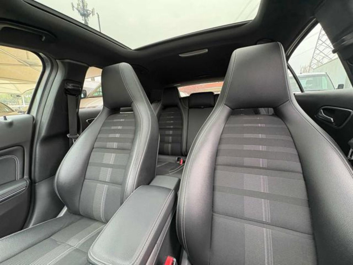 Mercedes-Benz Classe A 200 d Automatic 4Matic Premium (10)