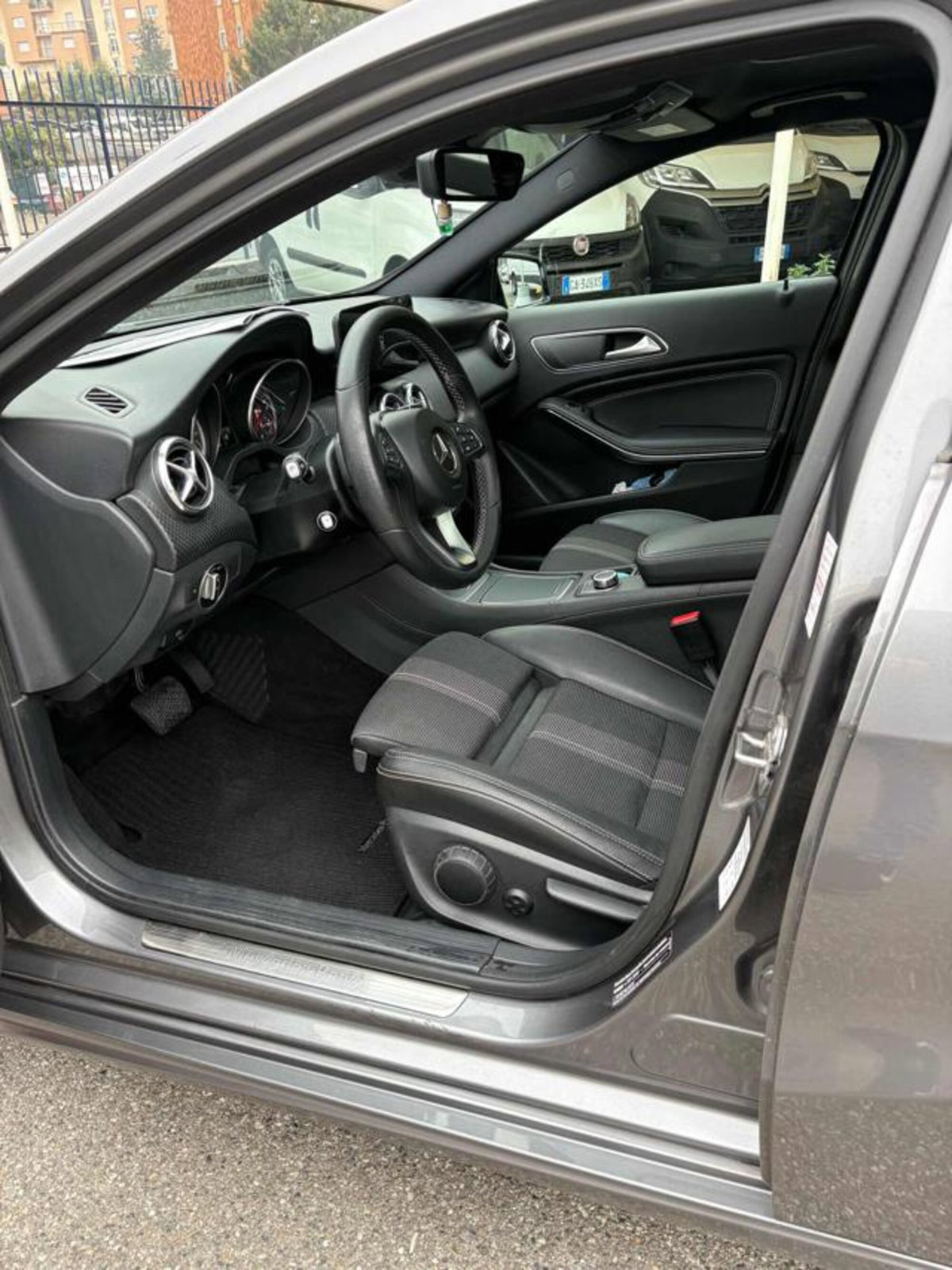 Mercedes-Benz Classe A 200 d Automatic 4Matic Premium (8)