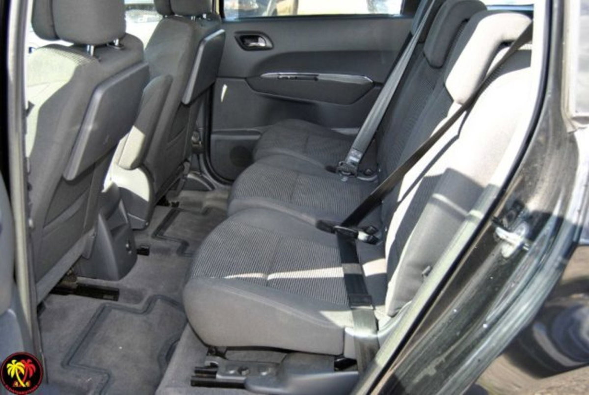 Peugeot 5008 2.0 HDi 150CV Active (10)