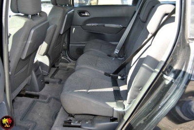 Peugeot 5008 2.0 HDi 150CV Active (10)