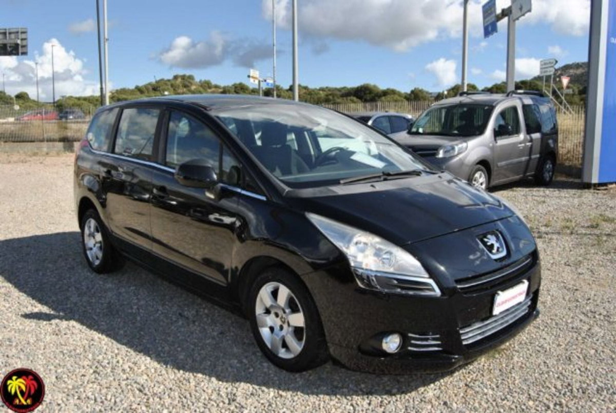 Peugeot 5008 2.0 HDi 150CV Active (2)