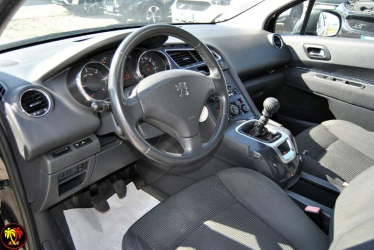 Peugeot 5008 2.0 HDi 150CV Active (5)