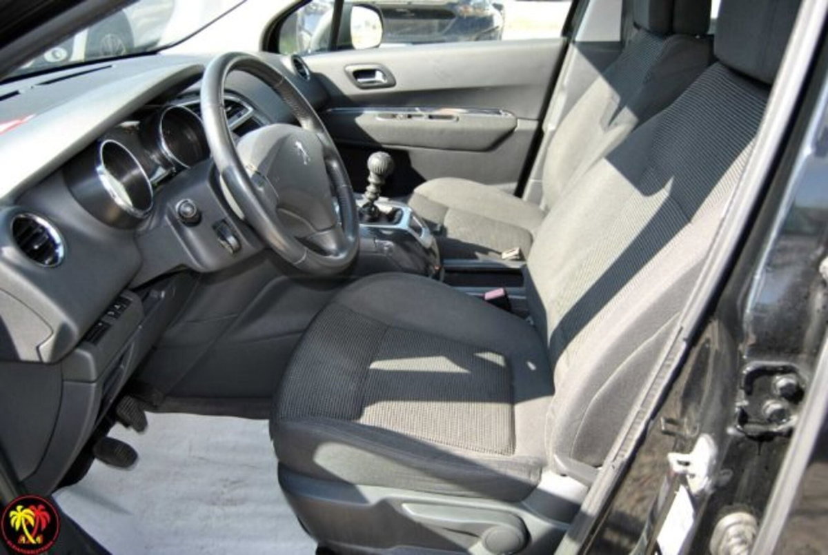Peugeot 5008 2.0 HDi 150CV Active (6)