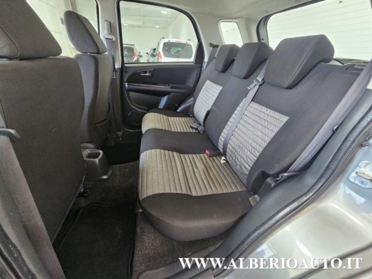 Fiat Sedici 2.0 MJT 16V DPF 4x4 Emotion (13)