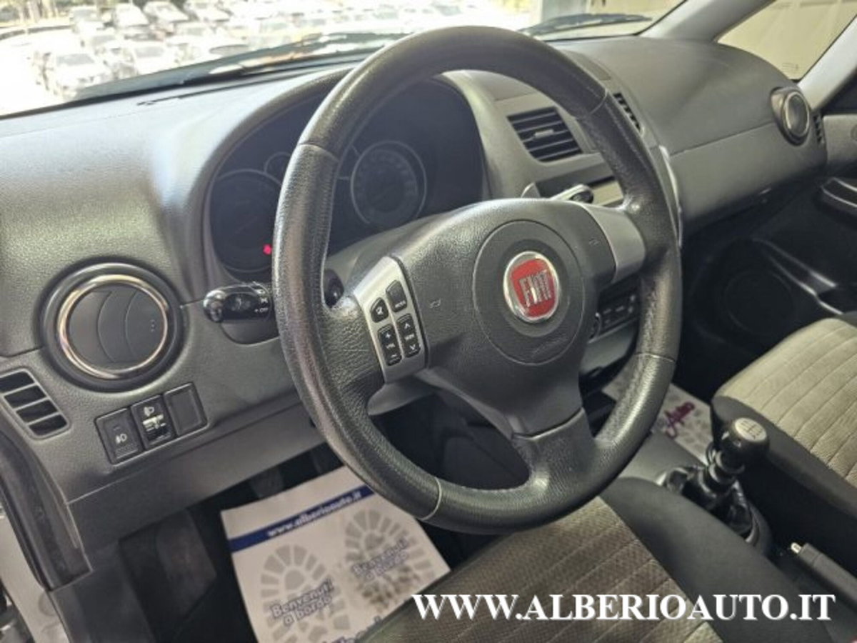 Fiat Sedici 2.0 MJT 16V DPF 4x4 Emotion (19)