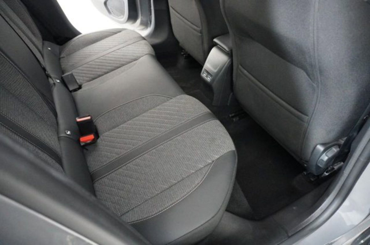 Peugeot 208 1.2 puretech Active s&s 100cv (11)
