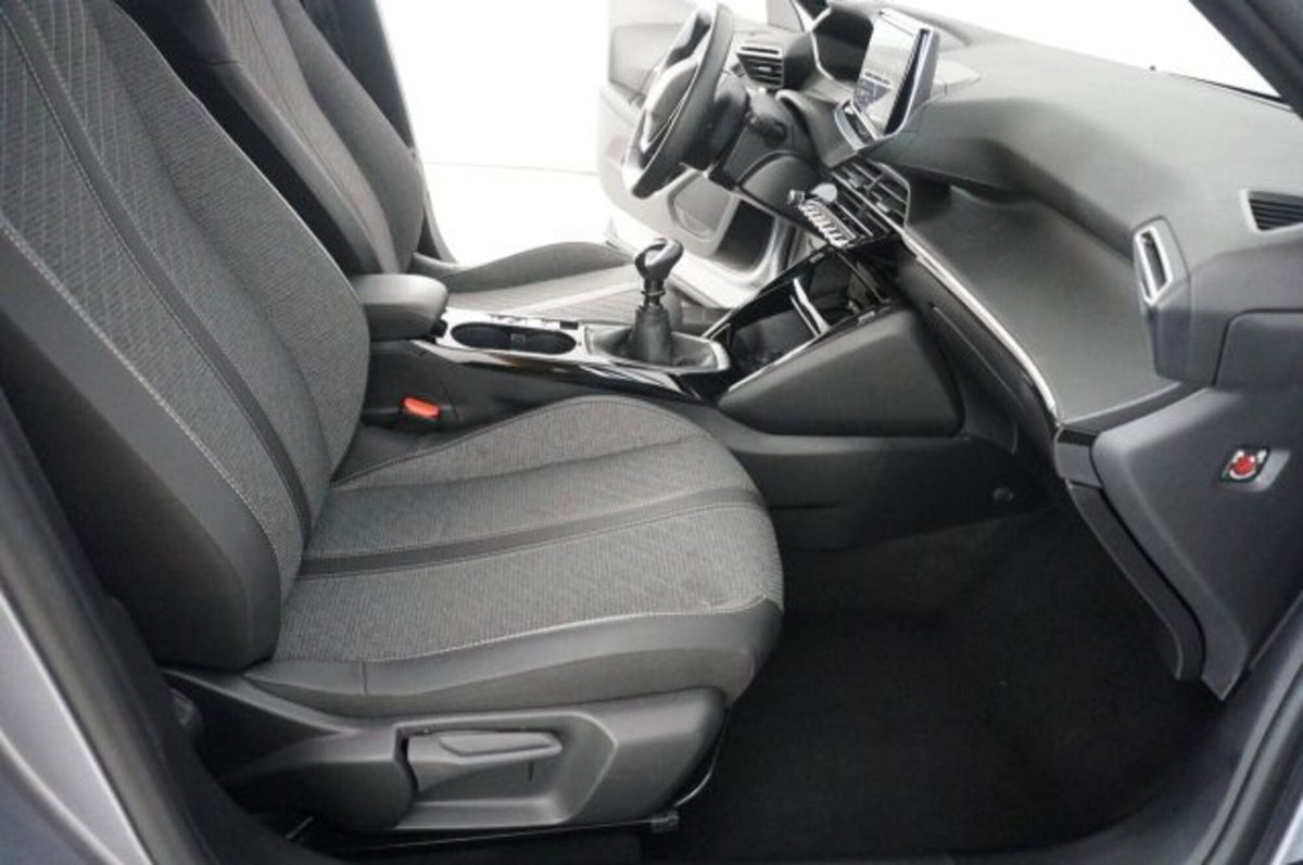 Peugeot 2008 1.2 puretech Allure s&s 100cv (10)