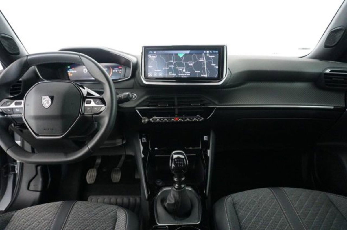 Peugeot 2008 1.2 puretech Allure s&s 100cv (9)