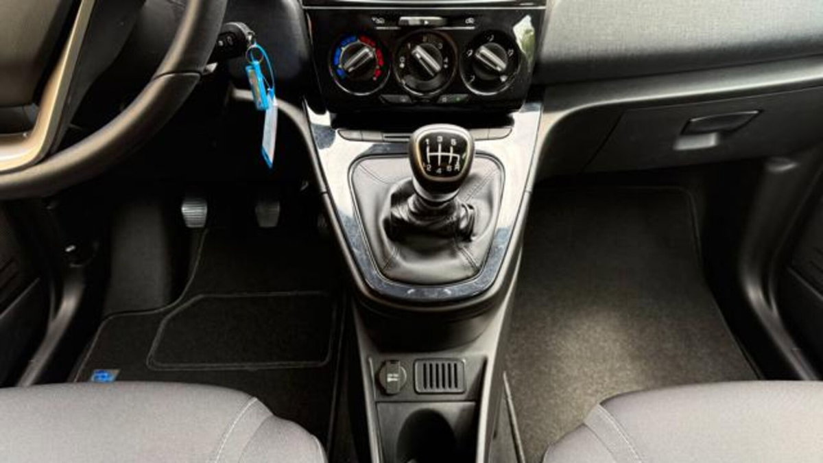 Lancia Ypsilon 1.0 FireFly 5 porte S&S Hybrid Ecochic A. Ferretti (11)