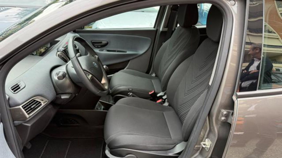 Lancia Ypsilon 1.0 FireFly 5 porte S&S Hybrid Ecochic A. Ferretti (12)