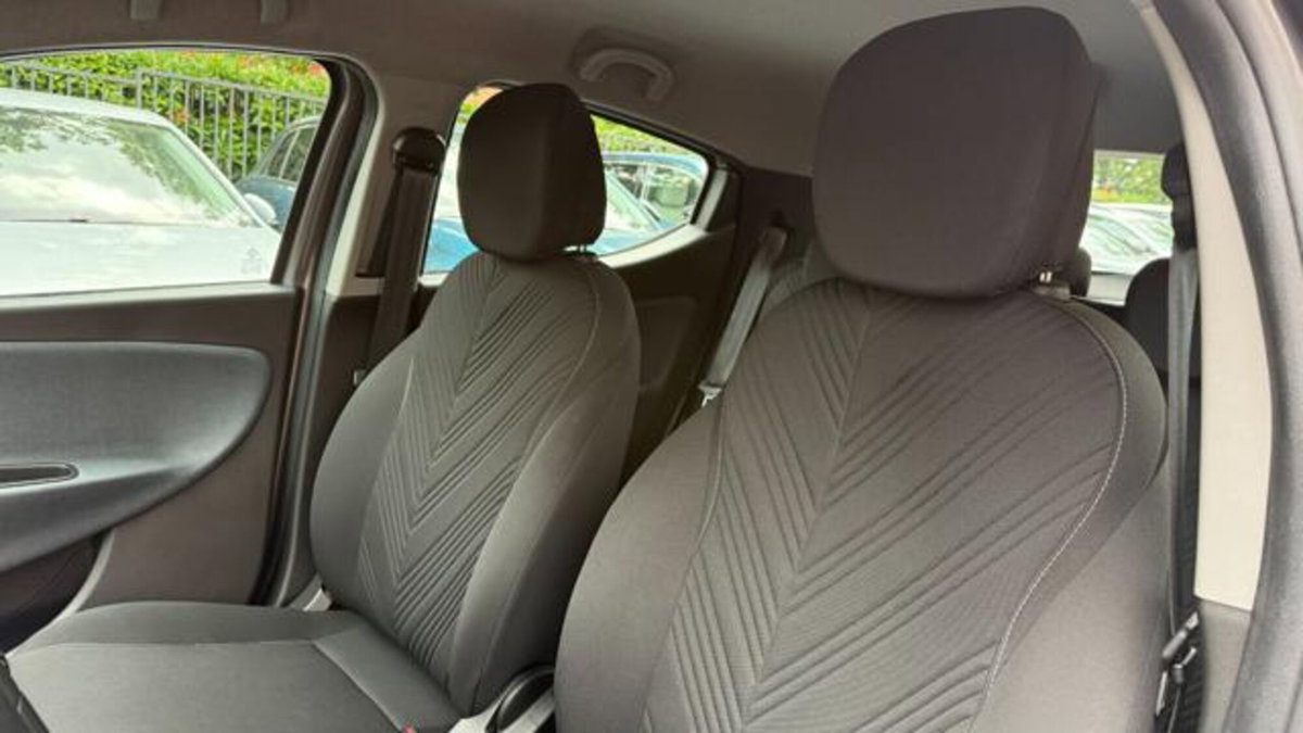 Lancia Ypsilon 1.0 FireFly 5 porte S&S Hybrid Ecochic A. Ferretti (13)