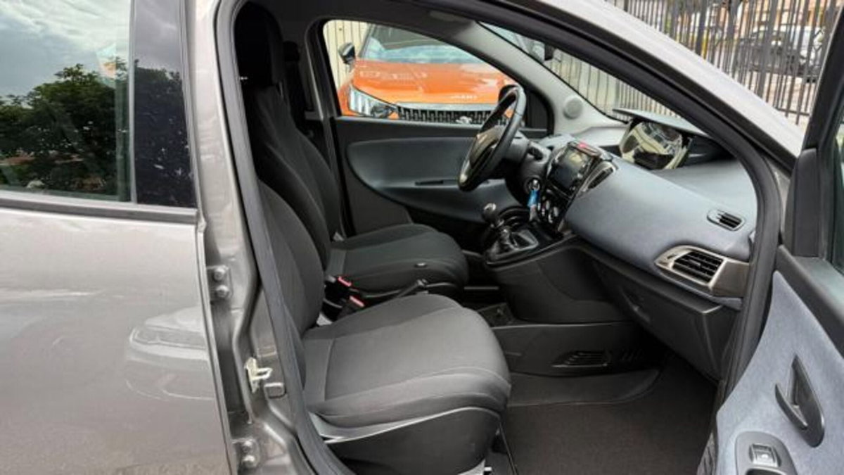 Lancia Ypsilon 1.0 FireFly 5 porte S&S Hybrid Ecochic A. Ferretti (17)