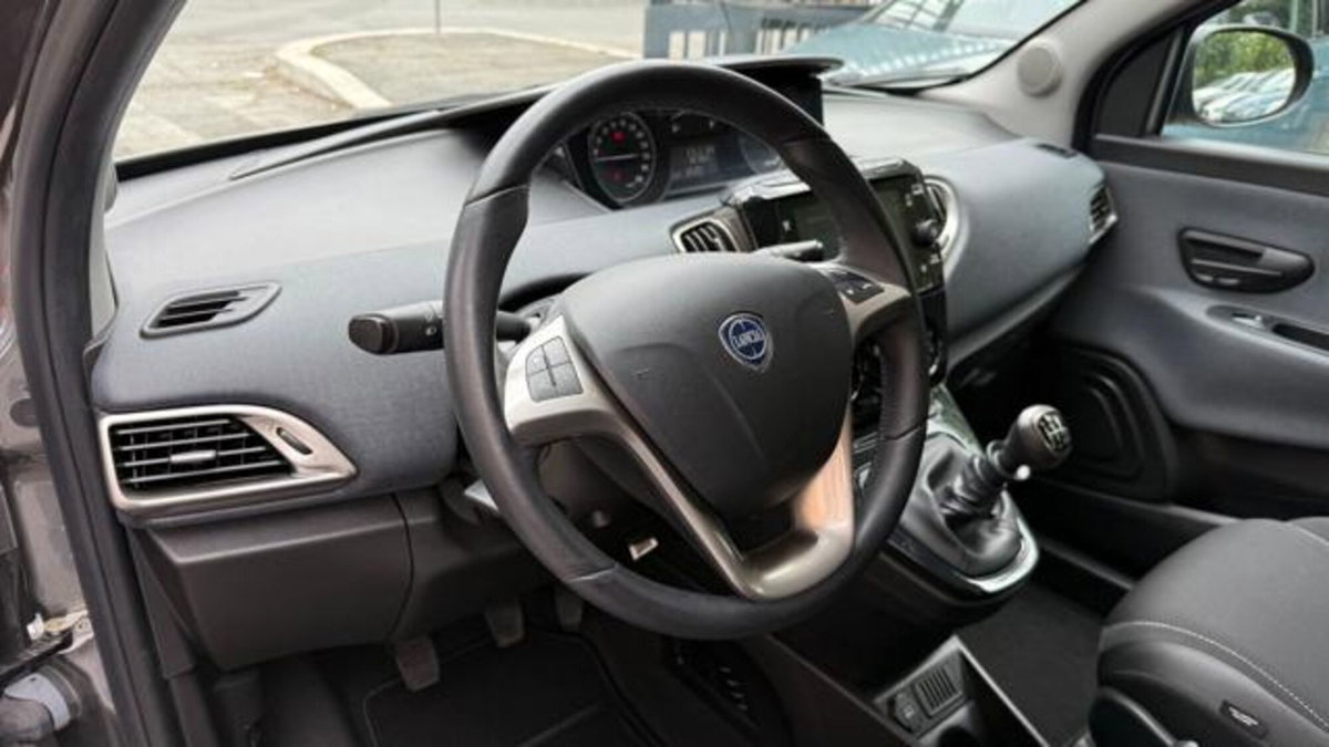 Lancia Ypsilon 1.0 FireFly 5 porte S&S Hybrid Ecochic A. Ferretti (19)