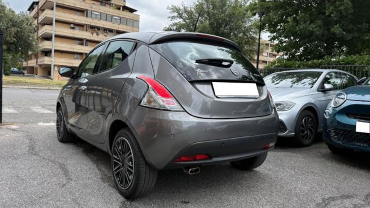 Lancia Ypsilon 1.0 FireFly 5 porte S&S Hybrid Ecochic A. Ferretti (3)
