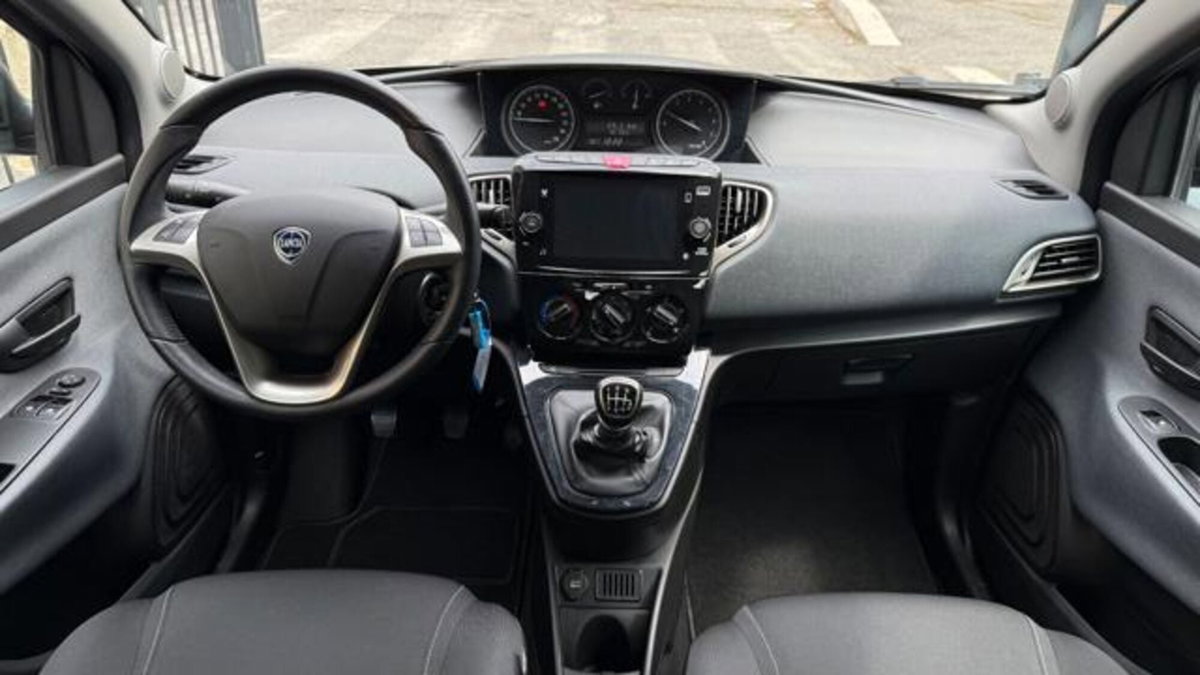 Lancia Ypsilon 1.0 FireFly 5 porte S&S Hybrid Ecochic A. Ferretti (4)