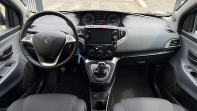 Lancia Ypsilon 1.0 FireFly 5 porte S&S Hybrid Ecochic A. Ferretti (4)