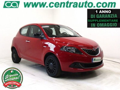 Lancia Ypsilon 1.0 FireFly 5 porte S&S Hybrid Ecochic Silver usata