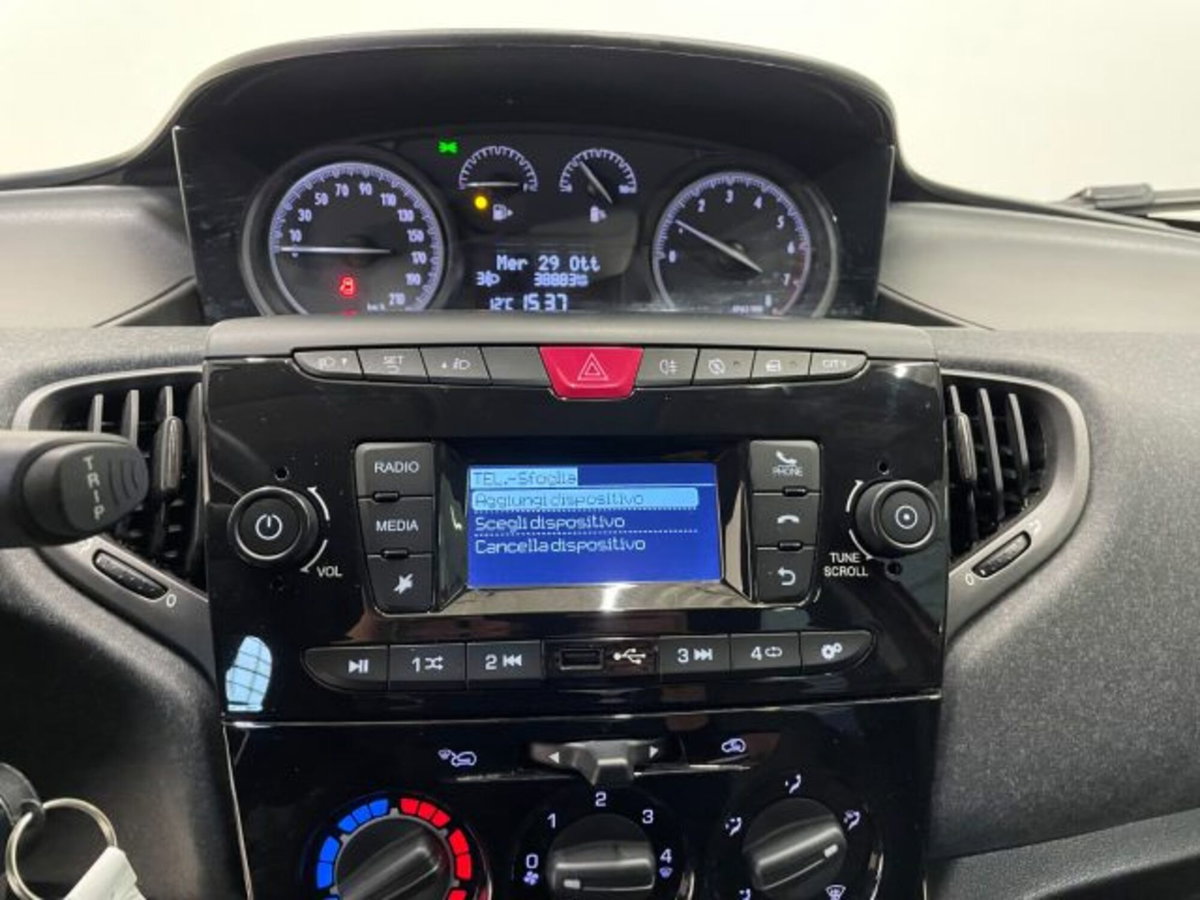 Lancia Ypsilon 1.0 FireFly 5 porte S&S Hybrid Ecochic Silver (10)