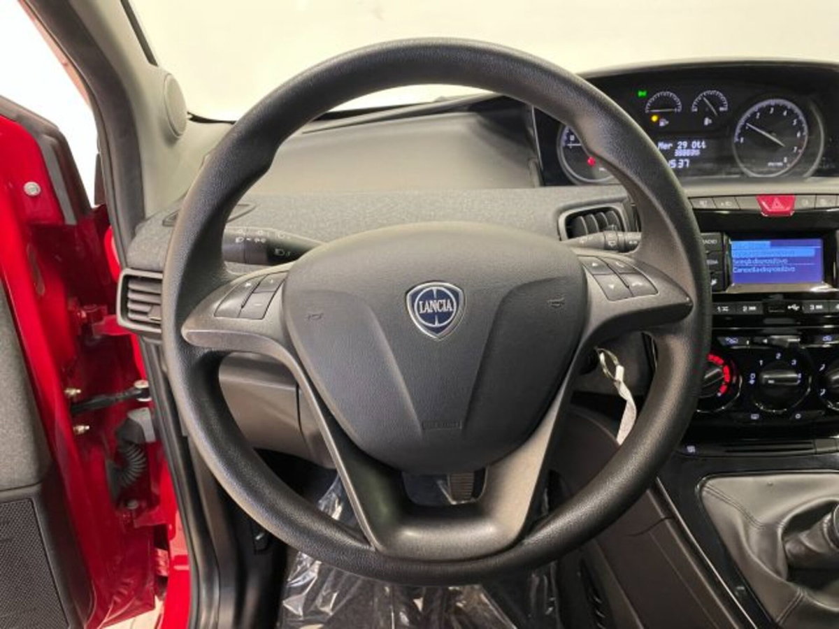 Lancia Ypsilon 1.0 FireFly 5 porte S&S Hybrid Ecochic Silver (14)