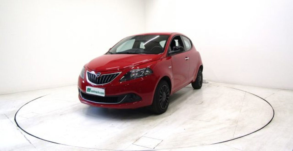 Lancia Ypsilon 1.0 FireFly 5 porte S&S Hybrid Ecochic Silver (16)