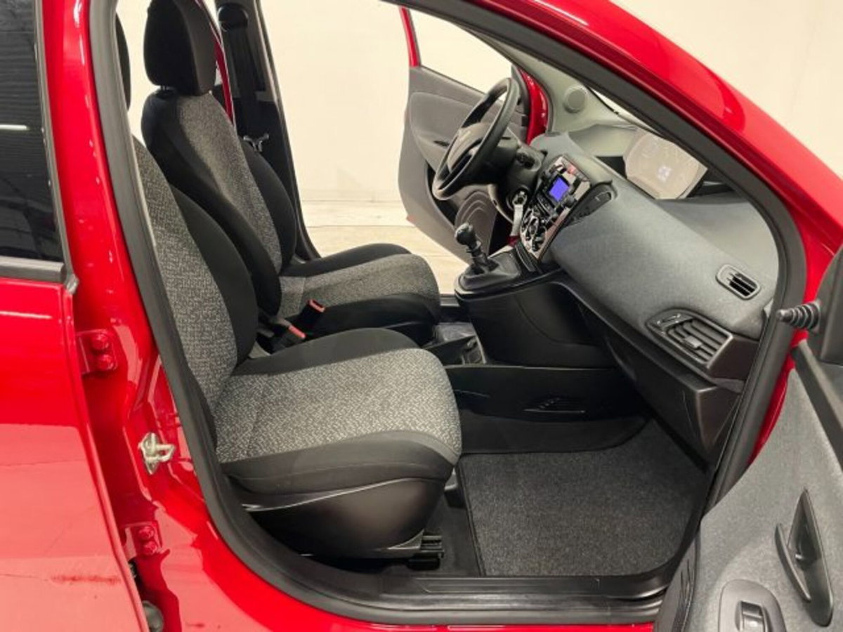 Lancia Ypsilon 1.0 FireFly 5 porte S&S Hybrid Ecochic Silver (19)