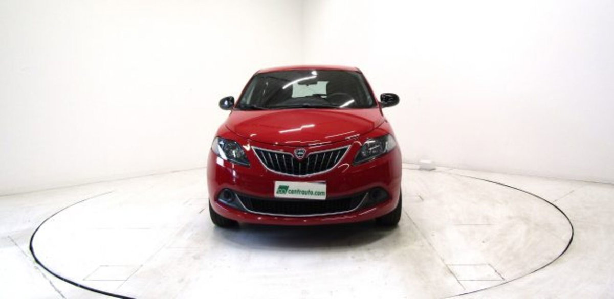 Lancia Ypsilon 1.0 FireFly 5 porte S&S Hybrid Ecochic Silver (2)