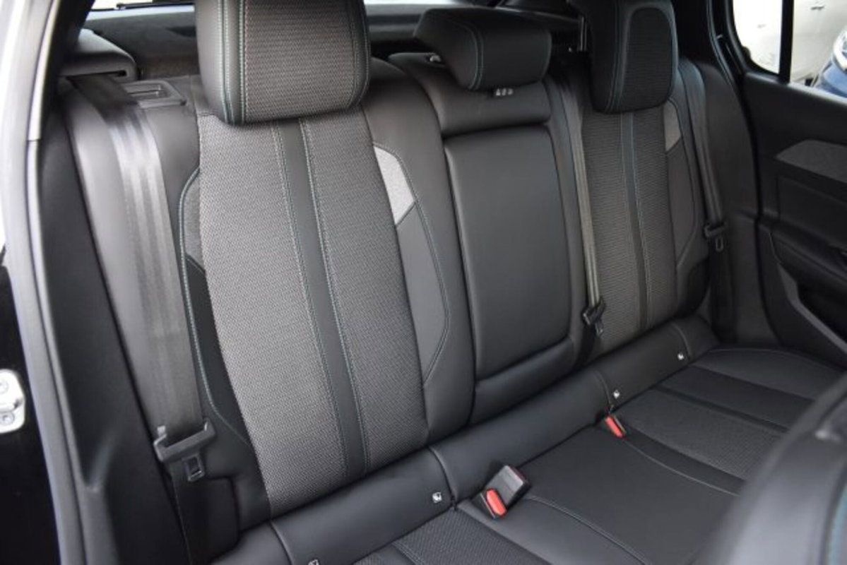 Peugeot 308 BlueHDi 130 S&S EAT8 Allure Pack (17)