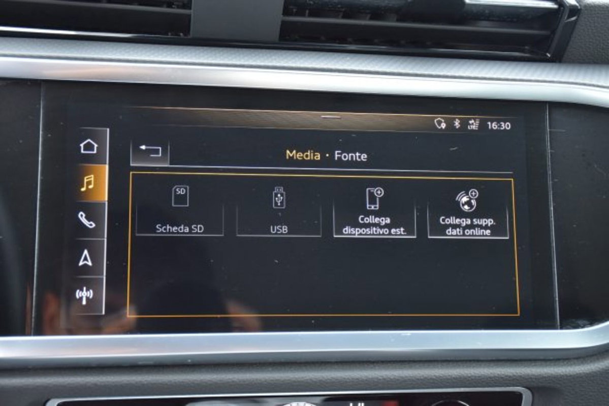 Audi Q3 35 TDI quattro S tronic Business (11)